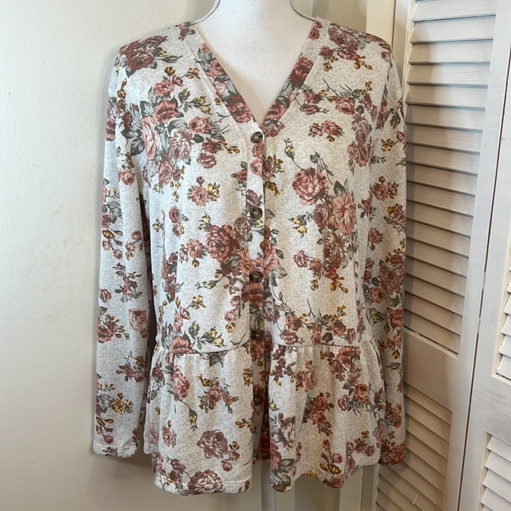 Wallflower Cream Floral Peplum Button Down Blouse. Size Medium